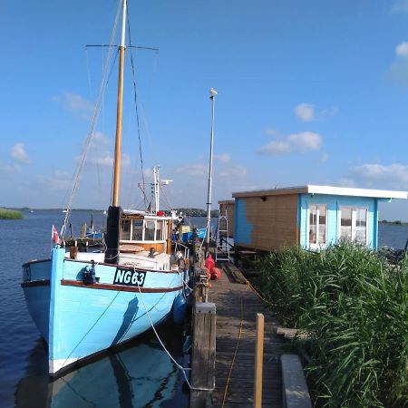 Waterhuisjes Op De Pier Van Lauwersmeerplezier! Lauwersoog Esterno foto
