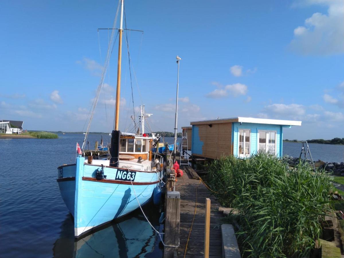 Waterhuisjes Op De Pier Van Lauwersmeerplezier! Lauwersoog Esterno foto