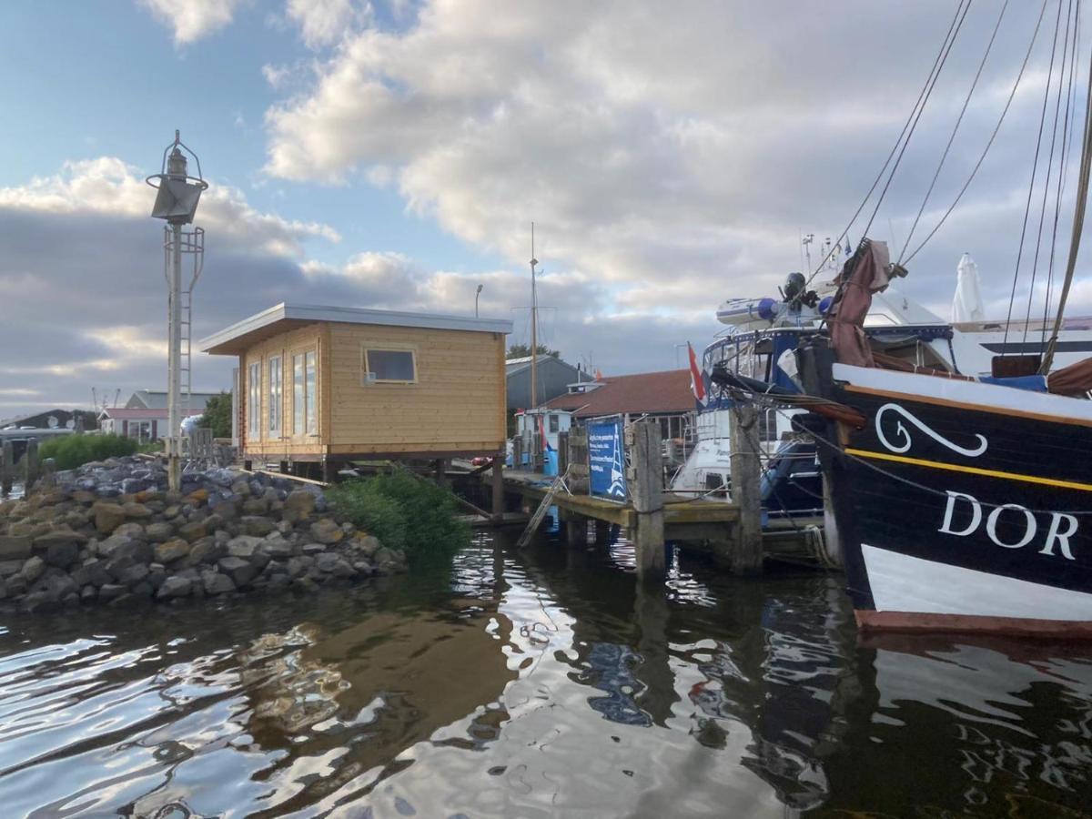 Waterhuisjes Op De Pier Van Lauwersmeerplezier! Lauwersoog Esterno foto