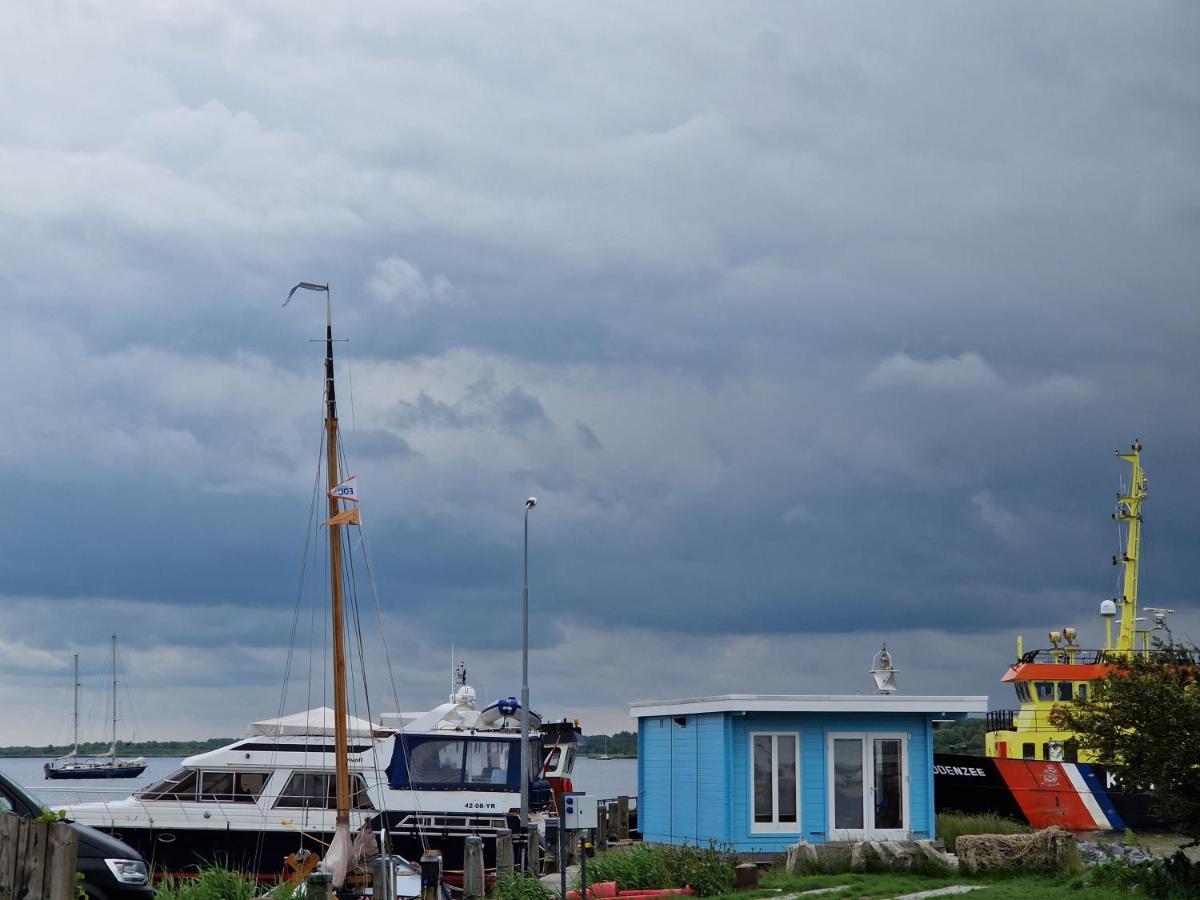 Waterhuisjes Op De Pier Van Lauwersmeerplezier! Lauwersoog Esterno foto